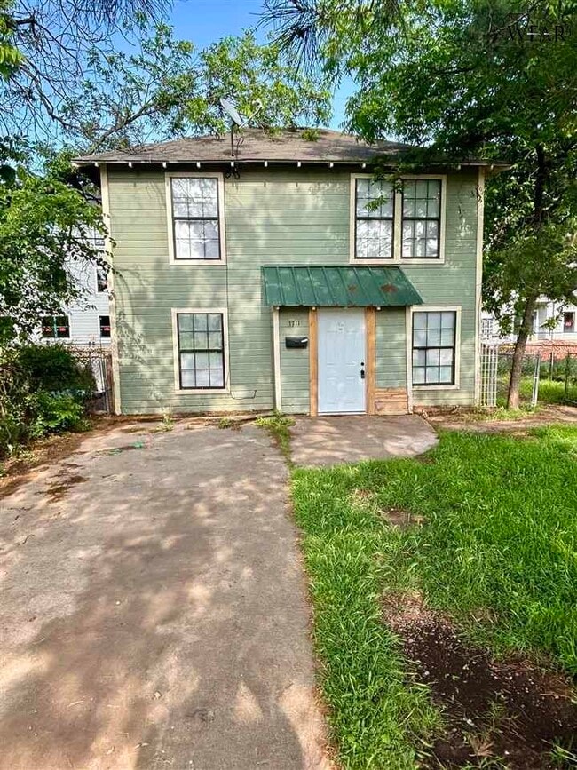 property at 1711 Beverly Dr