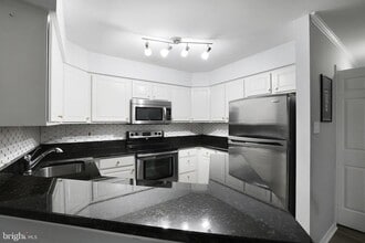 7812 Mayfair Cir in Ellicott City, MD - Building Photo - Building Photo