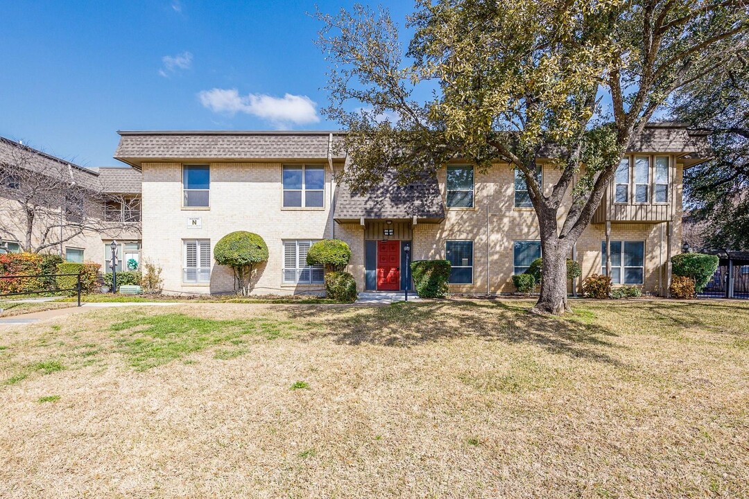 4320 Bellaire Dr S in Fort Worth, TX - Building Photo