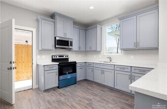 7 Northwestern Ave in McAllen, TX - Building Photo - Building Photo