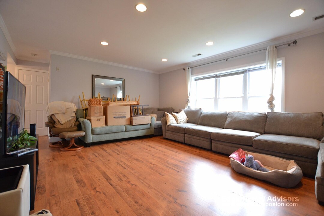 140 Newton St, Unit 3 in Boston, MA - Building Photo