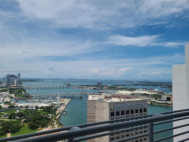 325 S Biscayne Blvd, Unit # LPH 22 in Miami, FL - Building Photo - Building Photo