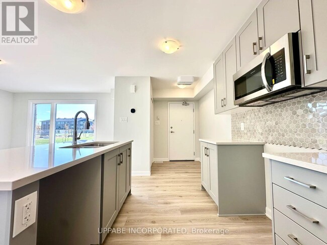 723 Arcadian Private in Ottawa, ON - Building Photo - Building Photo