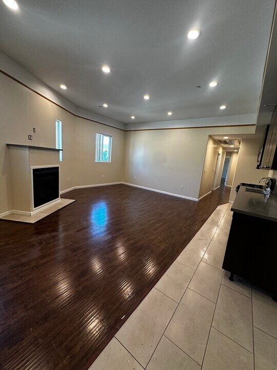 14233 Tiara St, Unit 2 in Los Angeles, CA - Building Photo