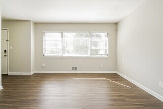 640 Oakdale Dr in Forest Park, GA - Building Photo - Building Photo