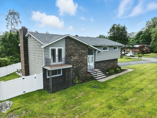 31 Crescent Dr in Jefferson, NJ - Building Photo - Building Photo