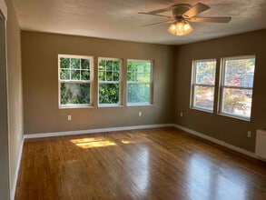 235 Catron St N in Monmouth, OR - Foto de edificio - Building Photo