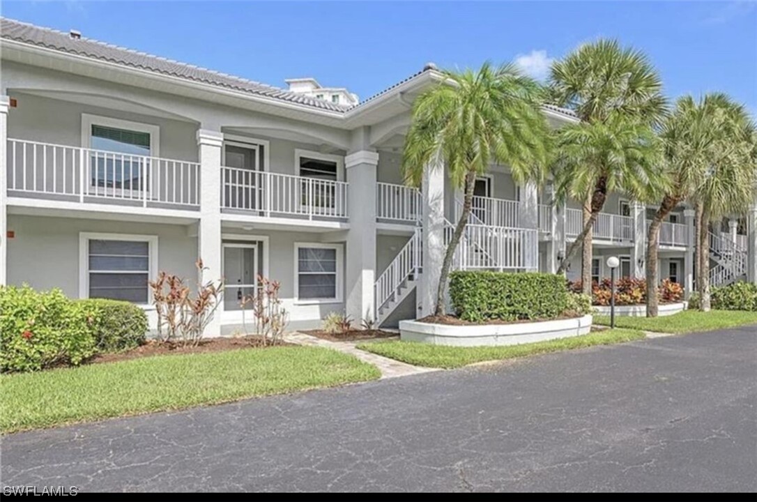 509 Roma Ct in Naples, FL - Foto de edificio