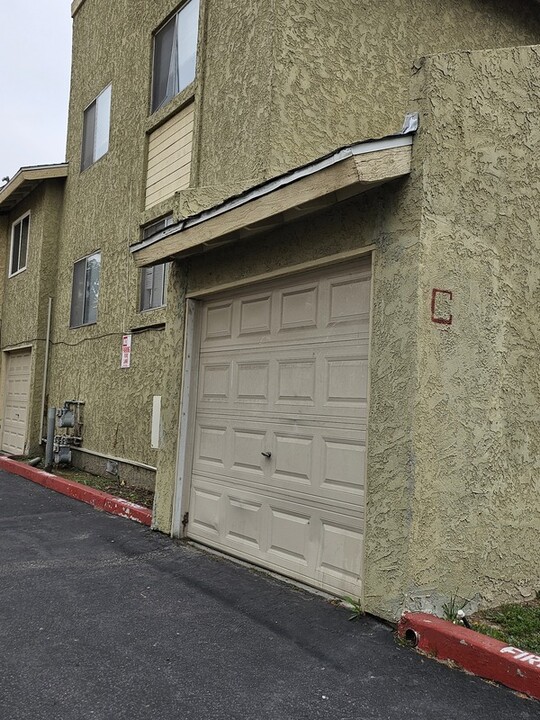 1025 N Tippecanoe Ave in San Bernardino, CA - Building Photo