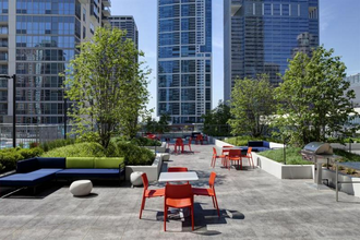 337 E Wacker Dr in Chicago, IL - Building Photo - Building Photo