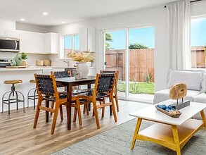 815 Congaree Ln in Redding, CA - Building Photo - Building Photo