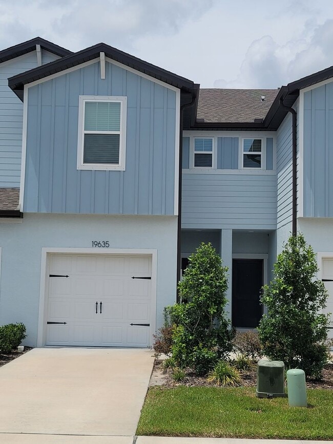property at 19635 Shady Oak Dr