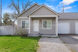 14420 E Heroy Ln in Spokane Valley, WA - Building Photo