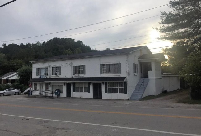 215-N Hwy 11 in Barbourville, KY - Foto de edificio - Building Photo