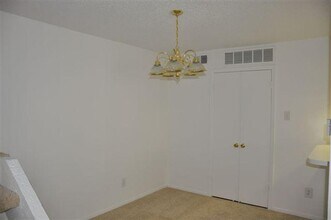 5630 Spring Valley Rd in Dallas, TX - Building Photo - Building Photo