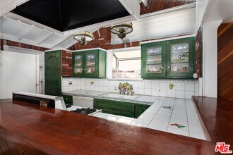 14842 Morrison St in Los Angeles, CA - Building Photo - Building Photo