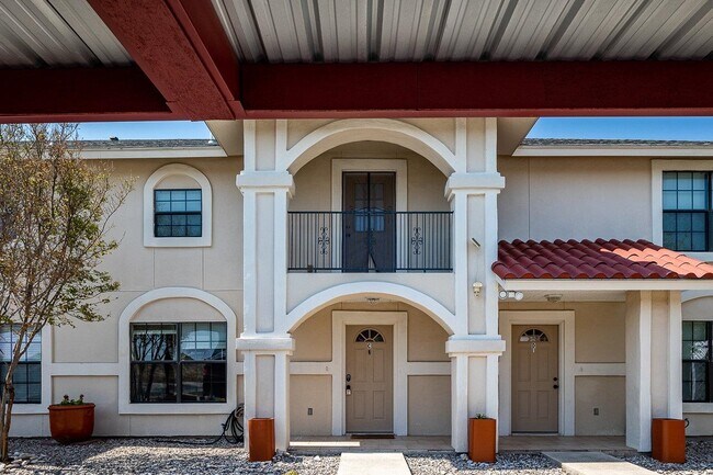 100 Ramon Cardenas Dr in Del Rio, TX - Building Photo - Building Photo