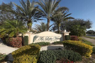 7612 Lake Vista Ct in Lakewood Ranch, FL - Building Photo