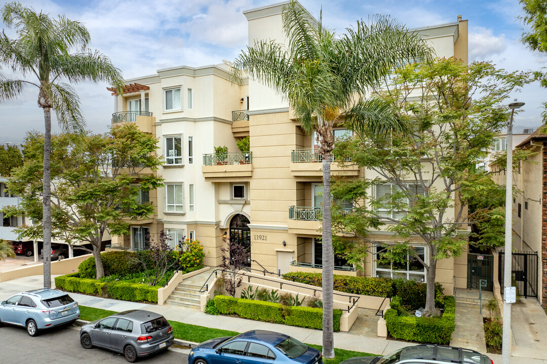 Dorothy Court Condominiums in Los Angeles, CA - Building Photo