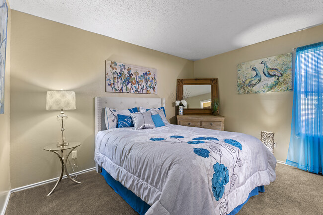 Overton Park Apartments in Dallas, TX - Building Photo - Interior Photo