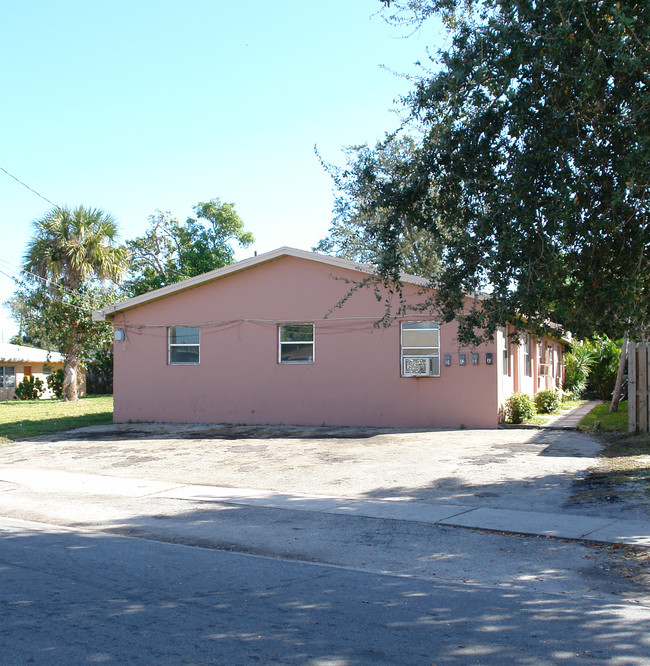 206 NW 8th Ave in Dania Beach, FL - Foto de edificio - Building Photo