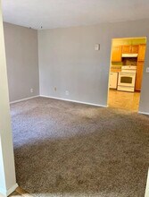 212 Brookside Dr in Jacksonville, IL - Building Photo - Building Photo