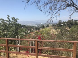 2324 Lake Shore Ave in Los Angeles, CA - Building Photo