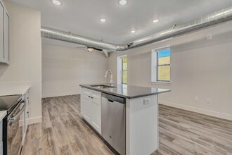 606 W North Temple St in Salt Lake City, UT - Foto de edificio - Building Photo