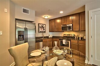 924 E 51st St in Austin, TX - Building Photo - Building Photo