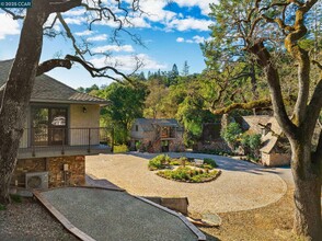 100 Moraga Way in Orinda, CA - Building Photo - Building Photo