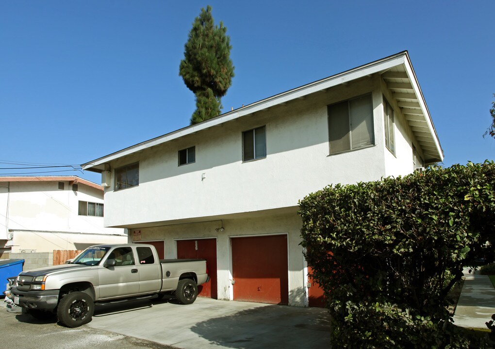 608 W Bellevue Dr in Anaheim, CA - Building Photo