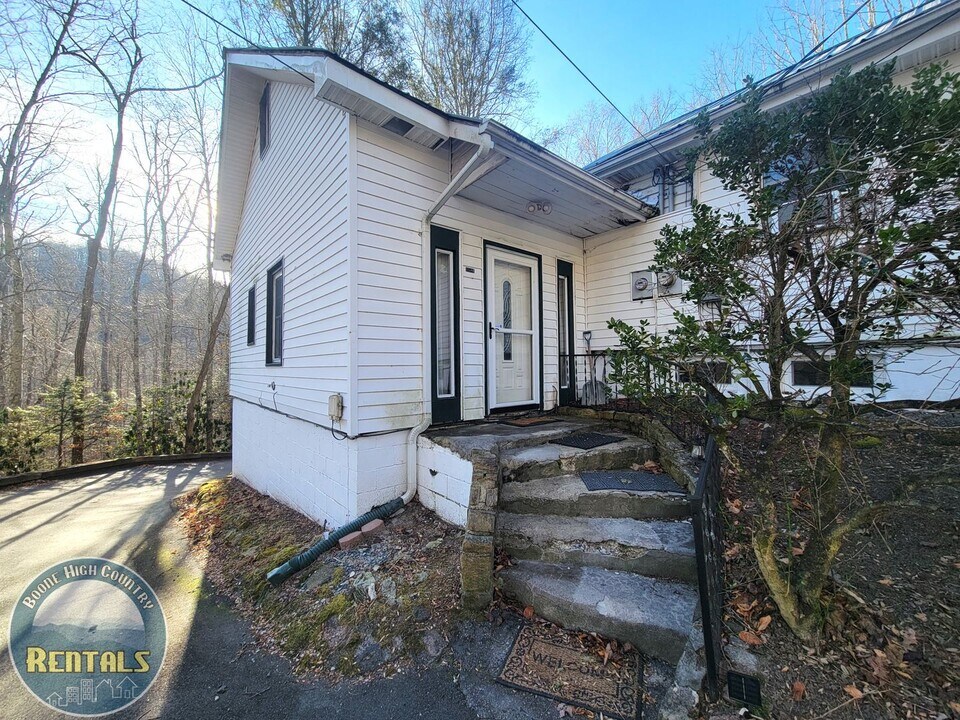 1580 Shulls Mill Rd in Boone, NC - Building Photo