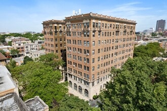 623 W Briar Pl, Unit 540-3I in Chicago, IL - Foto de edificio - Building Photo