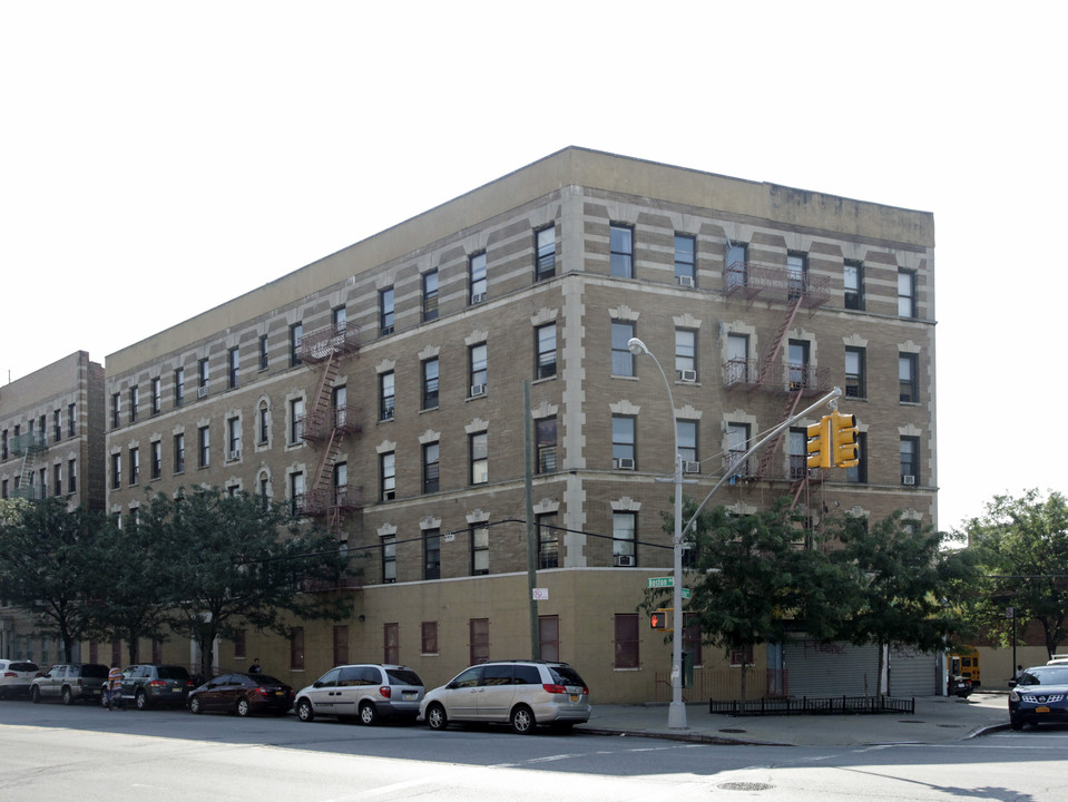 1354 Boston Rd in Bronx, NY - Foto de edificio