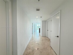 15051 Royal Oaks Ln in North Miami, FL - Building Photo - Building Photo