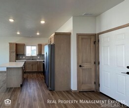 Modern 3 Bed 2.5 Bath Townhome Located in in Sioux Falls, SD - Building Photo - Building Photo