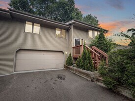 1567 S Bavarian Pass in Fridley, MN - Building Photo