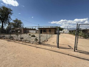 5709 E 26th St in Tucson, AZ - Foto de edificio - Building Photo