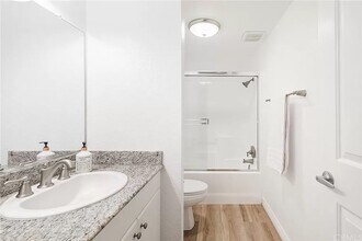 838 Pine Ave, Unit 113 in Long Beach, CA - Building Photo - Building Photo