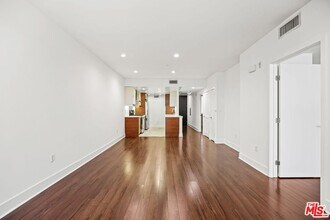 220 E Broadway in Glendale, CA - Building Photo - Building Photo