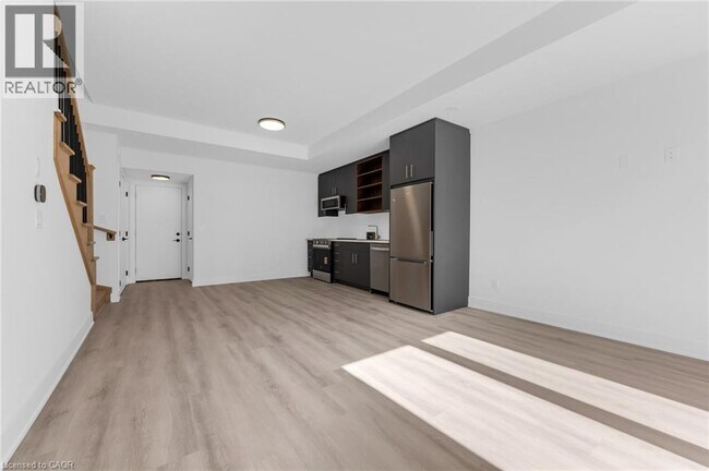 88 EVERETT Cmn in St Catharines, ON - Building Photo - Building Photo