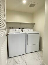 15114 Sherman Way in Van Nuys, CA - Foto de edificio - Building Photo