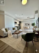 2525 Bathurst St in Toronto, ON - Building Photo