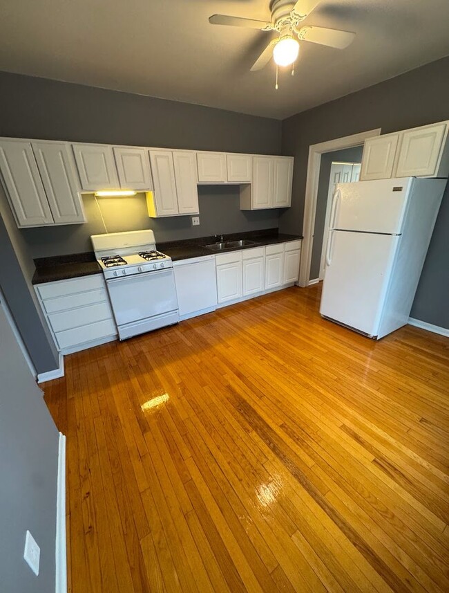 2319 W Chicago Ave in Chicago, IL - Building Photo - Building Photo