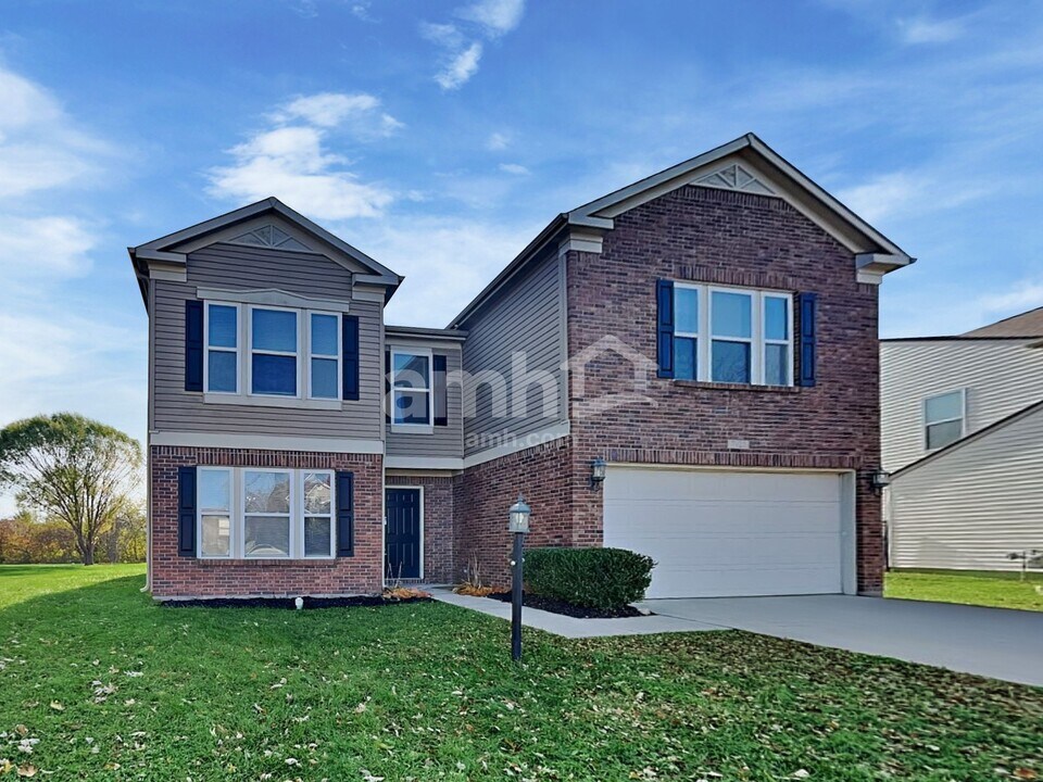 7927 Newhall Way in Indianapolis, IN - Building Photo