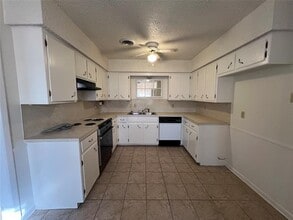 2209 N Woods St in Sherman, TX - Building Photo - Building Photo