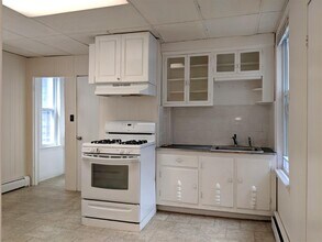 20 Mossland St, Unit 1 in Somerville, MA - Building Photo - Building Photo