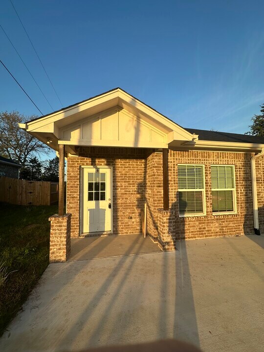 9887 County Road 35 in Tyler, TX - Foto de edificio