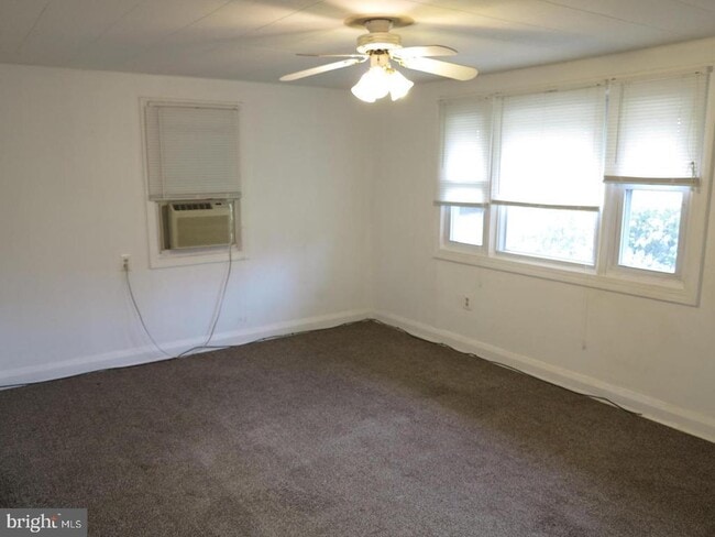 6712 Breezy Dr in Warrenton, VA - Foto de edificio - Building Photo