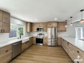 9081 Penticton Way in San Diego, CA - Building Photo